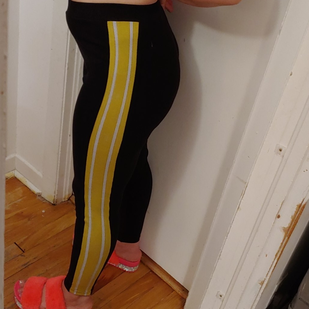 Leggins used no flaws 100% polyester Black yellow